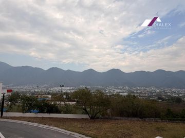 VENTA Casa de 450 m2 en LA TOSCANA RESIDENCIAL - Zona CARRETERA NACIONAL en Monterrey, Nuevo León.