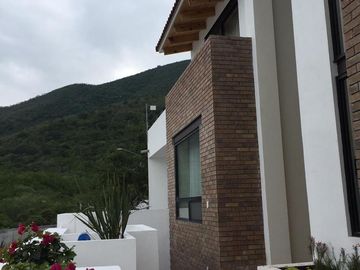 VENTA Casa de 450 m2 en LA TOSCANA RESIDENCIAL - Zona CARRETERA NACIONAL en Monterrey, Nuevo León.