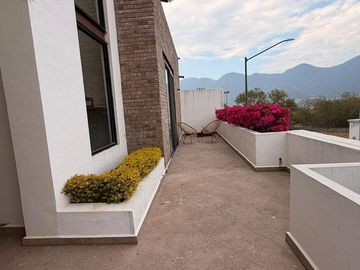 VENTA Casa de 450 m2 en LA TOSCANA RESIDENCIAL - Zona CARRETERA NACIONAL en Monterrey, Nuevo León.
