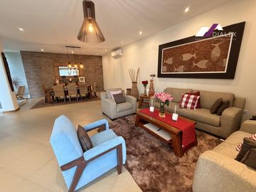 VENTA Casa de 450 m2 en LA TOSCANA RESIDENCIAL - Zona CARRETERA NACIONAL en Monterrey, Nuevo León.