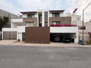 VENTA Casa de 450 m2 en LA TOSCANA RESIDENCIAL - Zona CARRETERA NACIONAL en Monterrey, Nuevo León.