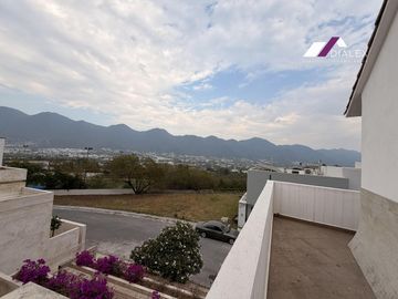 VENTA Casa de 450 m2 en LA TOSCANA RESIDENCIAL - Zona CARRETERA NACIONAL en Monterrey, Nuevo León.