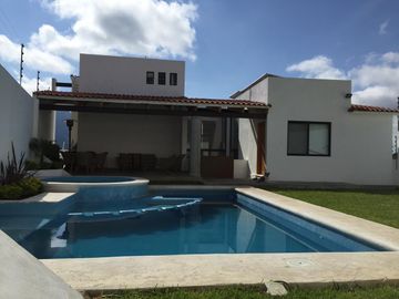 VENTA Casa de 450 m2 en LA TOSCANA RESIDENCIAL - Zona CARRETERA NACIONAL en Monterrey, Nuevo León.