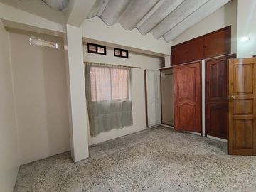 Venta Casa esquinera 5 habitaciones con terraza Durán GinS