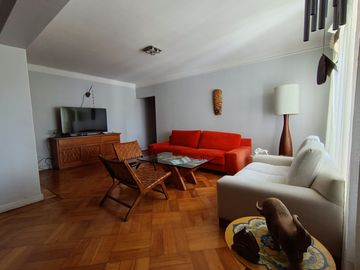 Venta de amplio departamento a pasos de Plaza Vergara en Viña del Mar