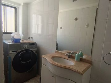Venta de amplio departamento a pasos de Plaza Vergara en Viña del Mar