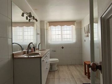 Venta de amplio departamento a pasos de Plaza Vergara en Viña del Mar
