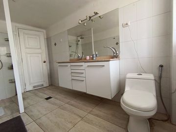 Venta de amplio departamento a pasos de Plaza Vergara en Viña del Mar