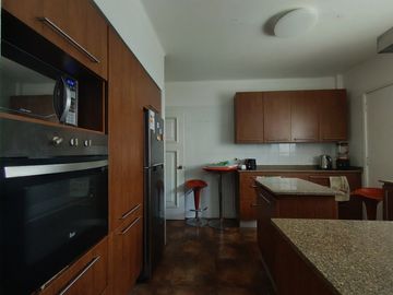 Venta de amplio departamento a pasos de Plaza Vergara en Viña del Mar