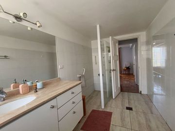 Venta de amplio departamento a pasos de Plaza Vergara en Viña del Mar