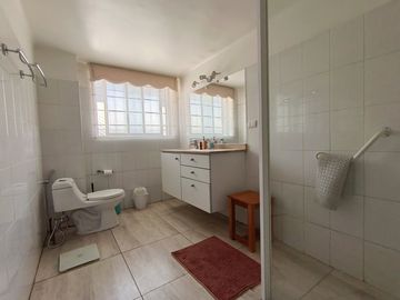 Venta de amplio departamento a pasos de Plaza Vergara en Viña del Mar