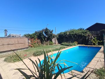 Conjunto turístico cabañas y casa lujosa de veraneo en El Quisco. Alta rentabilidad.