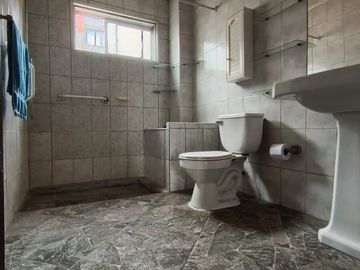 Venta de espectacular casa con vista al mar en sector residencial Recreo