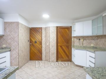 Departamento Flat Frente a Parque | 1er Piso con Terraza en Chacarilla