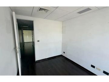 Oficina 58 m² + 2 Est. Av. Las Condes
