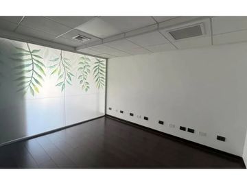 Oficina 58 m² + 2 Est. Av. Las Condes