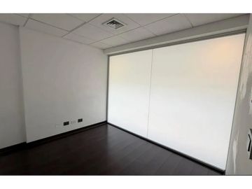 Oficina 58 m² + 2 Est. Av. Las Condes