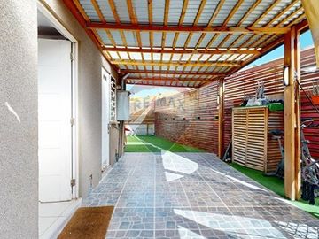 Casa equina en condominio