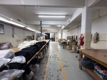 ALQUILER GALPÓN CON DEPÓSITO, ÁREA DE PRODUCCIÓN, SHOWROOM Y OFICINAS EN MUNRO 604 METROS