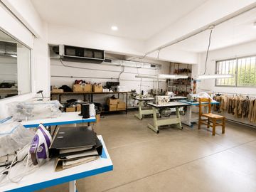 ALQUILER GALPÓN CON DEPÓSITO, ÁREA DE PRODUCCIÓN, SHOWROOM Y OFICINAS EN MUNRO 604 METROS