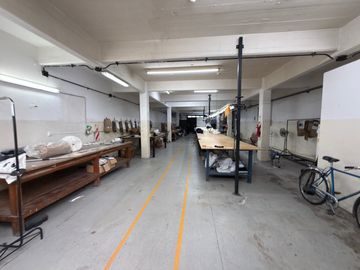 ALQUILER GALPÓN CON DEPÓSITO, ÁREA DE PRODUCCIÓN, SHOWROOM Y OFICINAS EN MUNRO 604 METROS