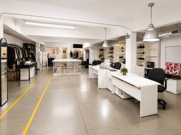 ALQUILER GALPÓN CON DEPÓSITO, ÁREA DE PRODUCCIÓN, SHOWROOM Y OFICINAS EN MUNRO 604 METROS
