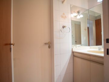 Venta | Semipiso | 4 dormitorios | Hab. de servicio | Cochera fija | Baulera | SUM | Palier privado | Flores