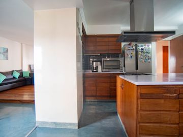 Venta | Semipiso | 4 dormitorios | Hab. de servicio | Cochera fija | Baulera | SUM | Palier privado | Flores