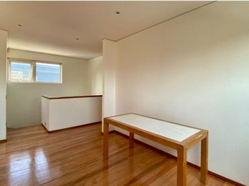 UF 19.800 Magnifica casa 2 pisos, 4D/4B, piscina, barrio residencial y excelente conectividad.