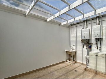 UF 19.800 Magnifica casa 2 pisos, 4D/4B, piscina, barrio residencial y excelente conectividad.