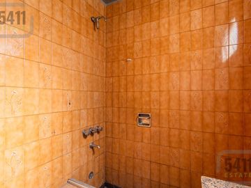 Venta PH 4 ambientes a refaccionar con terraza y gran potencial – Terrada 4300, Villa Pueyrredón