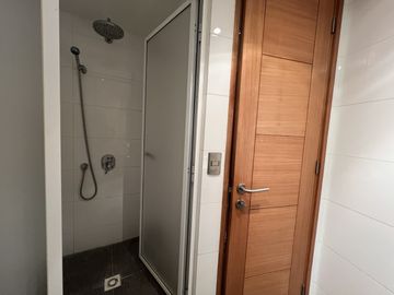SE VENDE LOCAL COMERCIAL EN REÑACA (CÓD. 604)