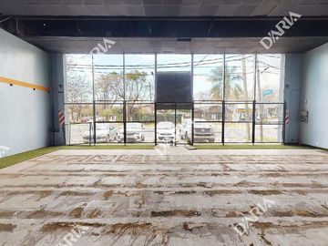 Local en alquiler en San Isidro, excelente visibilidad y accesos