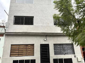 PH en 2 plantas, 2 ambientes, 2 baños, ventana al frente, Villa Luro. APTO CREDITO. A ESTRENAR!