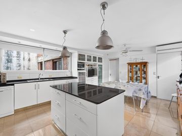 Venta piso 4 ambientes con dependencia, balcón terraza y guardacoches en Las Cañitas