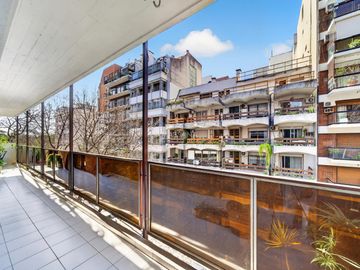 Venta piso 4 ambientes con dependencia, balcón terraza y guardacoches en Las Cañitas