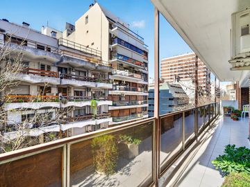 Venta piso 4 ambientes con dependencia, balcón terraza y guardacoches en Las Cañitas