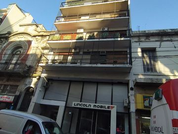 Local en alquiler en Flores a mts de Av Rivadavia y plaza flores