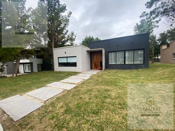 Alquiler Temporario, Casa, Costa Esmeralda, Barrio Residencial I, Lote al 200