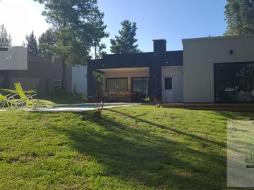 Alquiler Temporario, Casa, Costa Esmeralda, Barrio Residencial I, Lote al 200