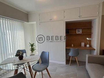 En venta ambiente a la calle con balcon frances, Centro