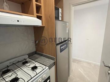 En venta ambiente a la calle con balcon frances, Centro
