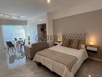 En venta ambiente a la calle con balcon frances, Centro