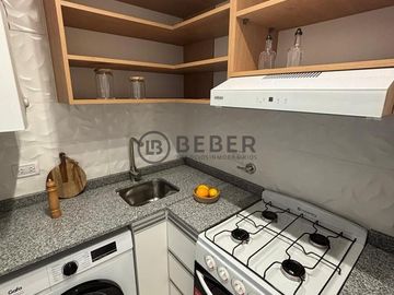 En venta ambiente a la calle con balcon frances, Centro