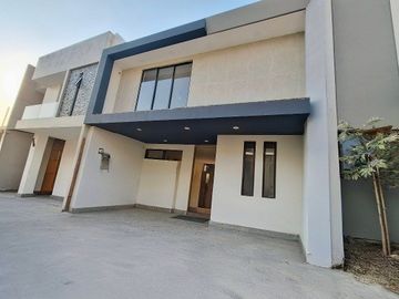 RESIDENCIA EN VENTA EN SOLARES EN GUADALAJARA