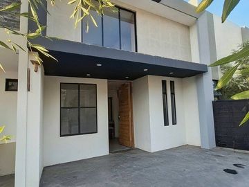 RESIDENCIA EN VENTA EN SOLARES EN GUADALAJARA