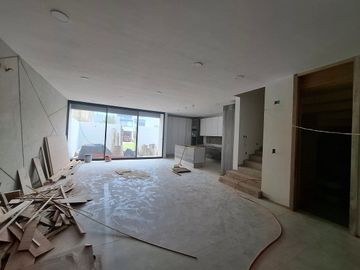 RESIDENCIA EN VENTA EN SOLARES EN GUADALAJARA