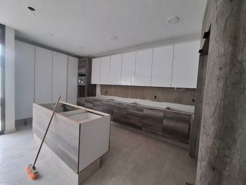 RESIDENCIA EN VENTA EN SOLARES EN GUADALAJARA