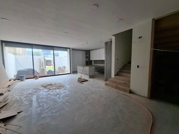 RESIDENCIA EN VENTA EN SOLARES EN GUADALAJARA