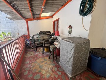 VENDO CASA DE DOS NIVELES EN GUAYABAL - LA COLINA